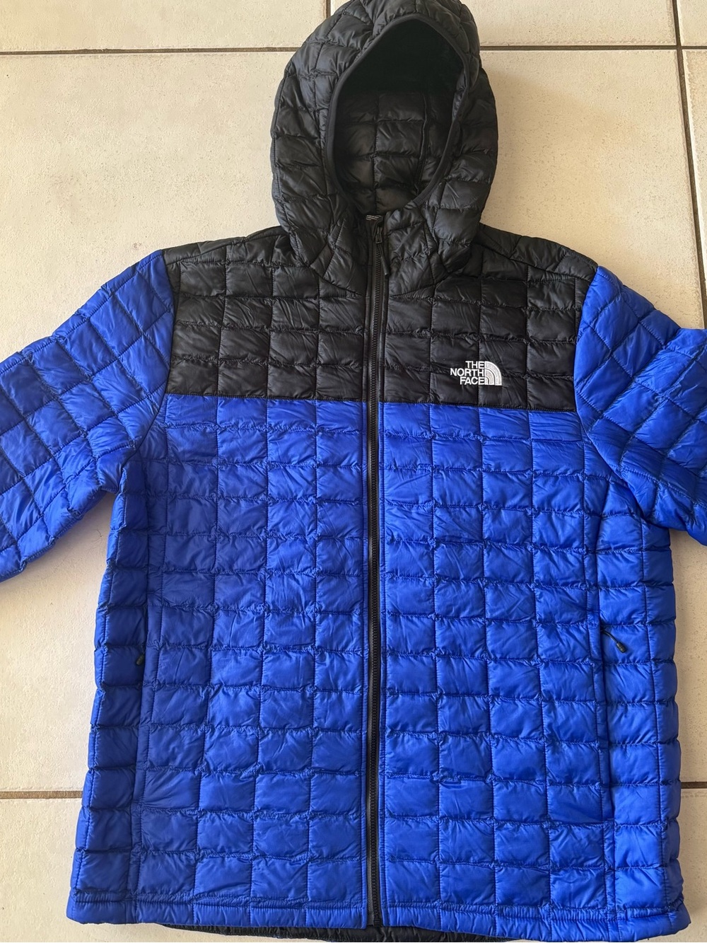 The North Face Mens Blue and Black Insulated Hooded Puffer Jacket awesome